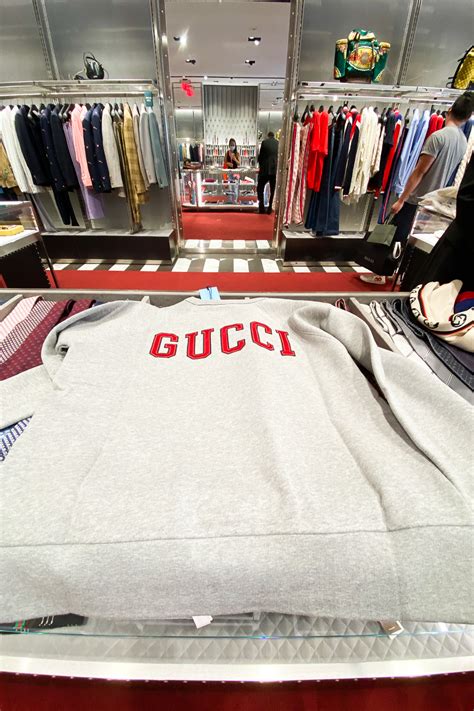 is there a gucci outlet